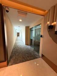 Palais Renaissance (D9), Office #632373321